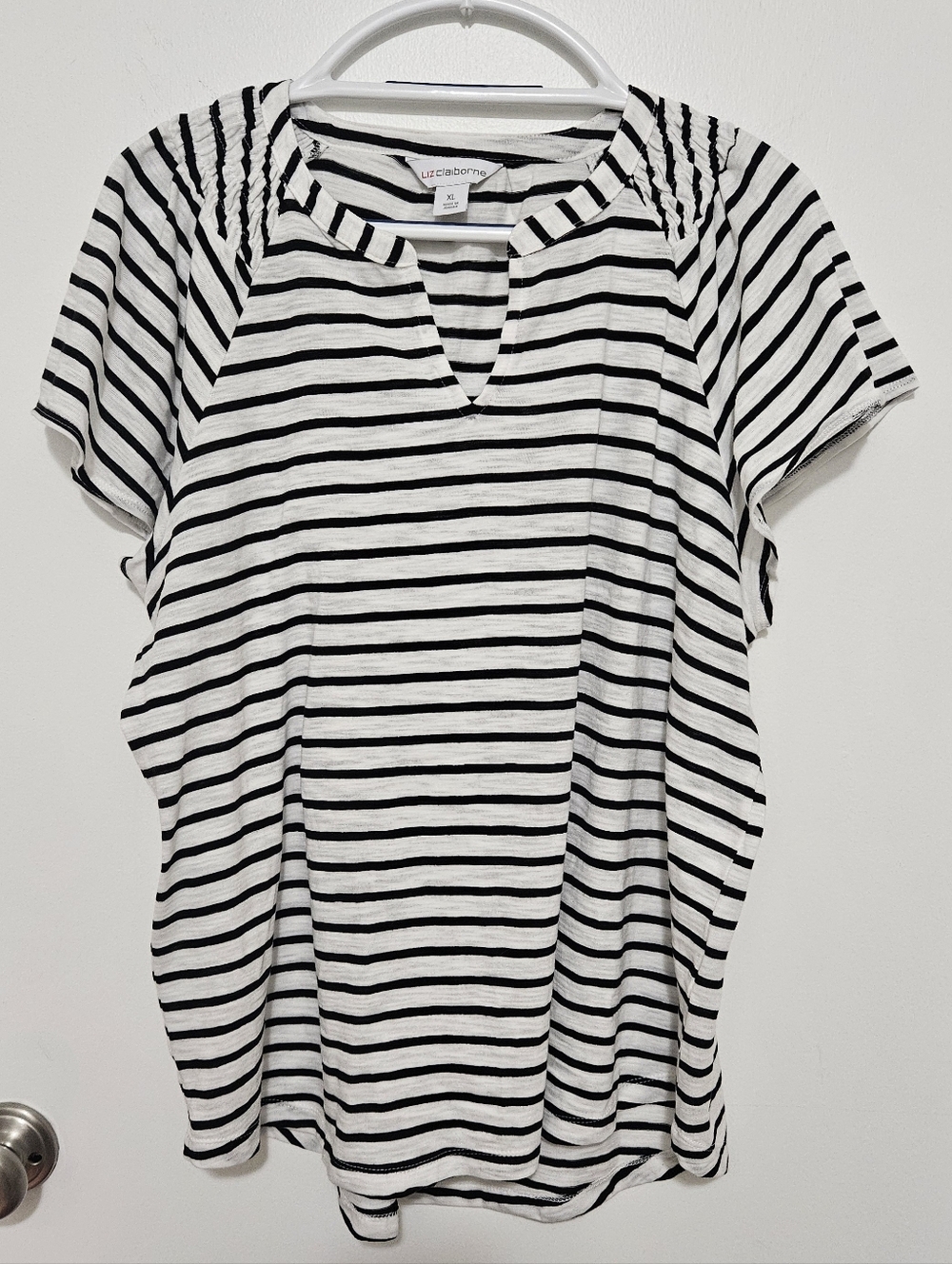 Liz Claiborne Black & White Striped V-Notch Short Sleeve Top Size XL
